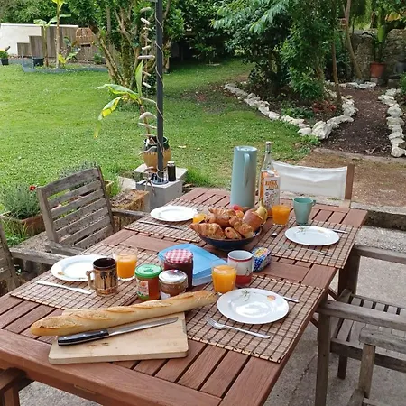 Johlie Bed & Breakfast *